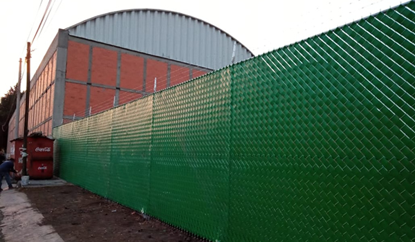 Cinta plástica de privacidad para malla